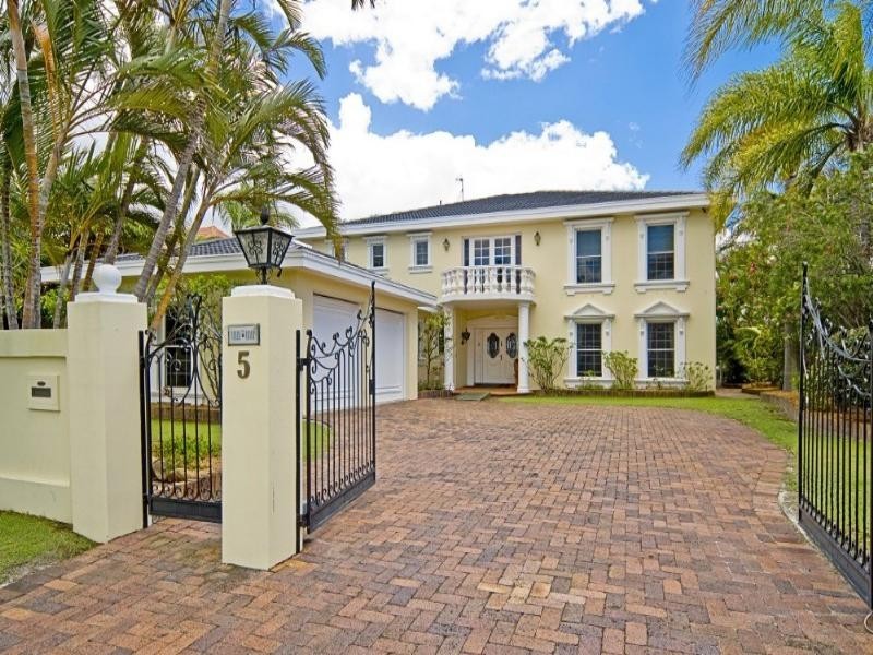 00 Salamau, Runaway Bay QLD 4216