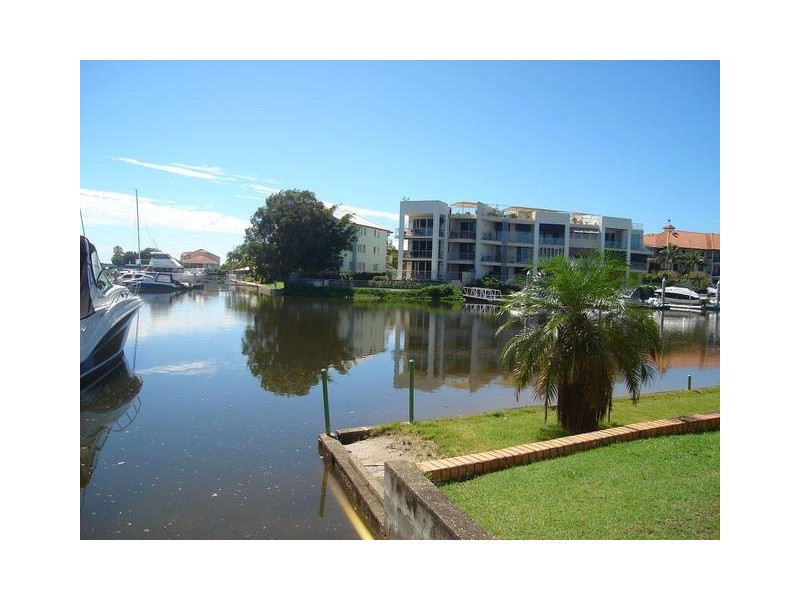 4/83 Bayview St, Runaway Bay QLD 4216