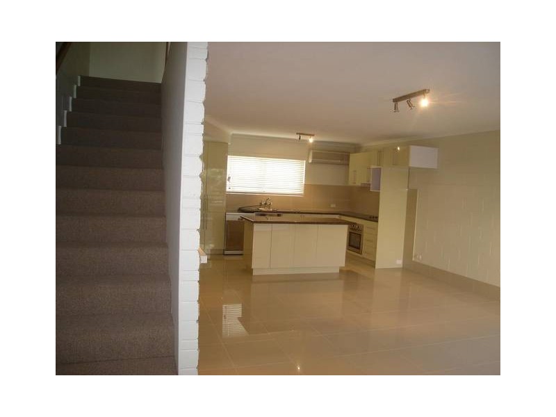 4/83 Bayview St, Runaway Bay QLD 4216