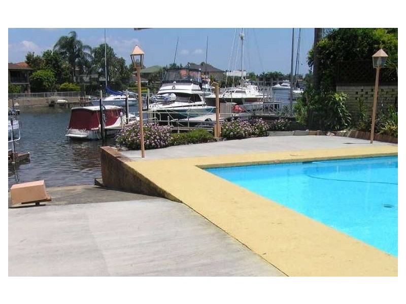 2 Bulolo Ave, Runaway Bay QLD 4216