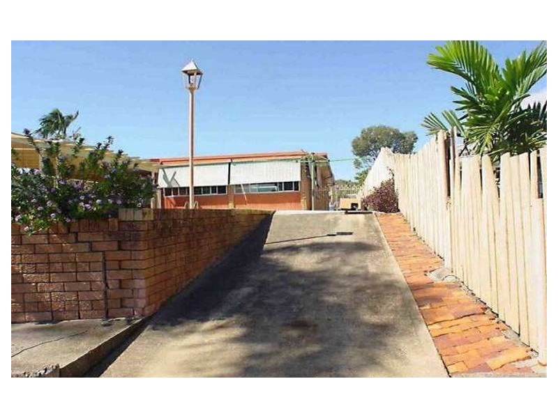 2 Bulolo Ave, Runaway Bay QLD 4216