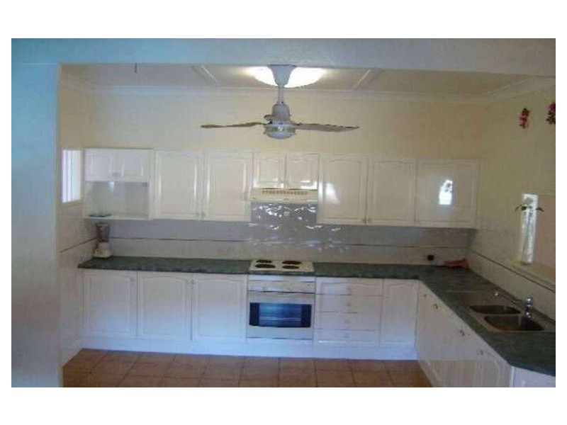 2 Bulolo Ave, Runaway Bay QLD 4216