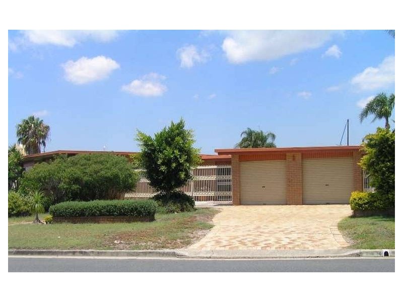 2 Bulolo Ave, Runaway Bay QLD 4216