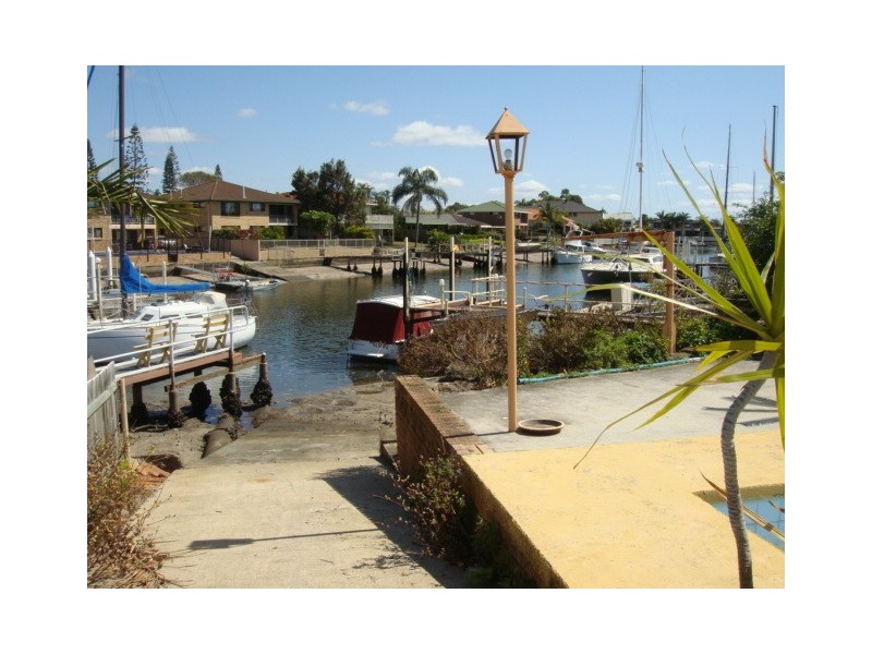 2 Bulolo Ave, Runaway Bay QLD 4216