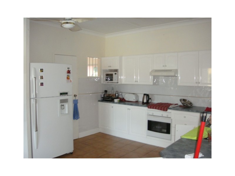 2 Bulolo Ave, Runaway Bay QLD 4216