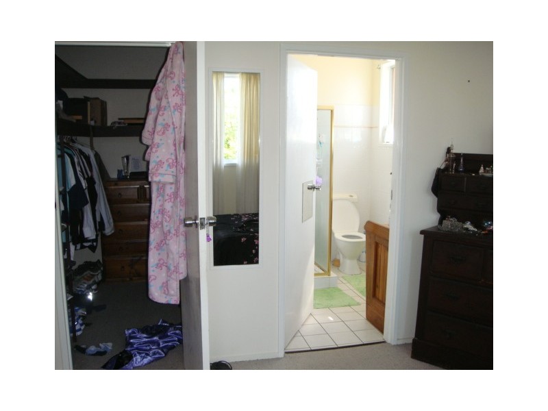 2 Bulolo Ave, Runaway Bay QLD 4216