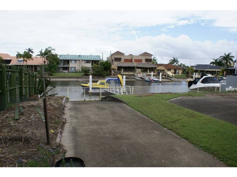 12 Runawaybay Ave, Runaway Bay QLD 4216
