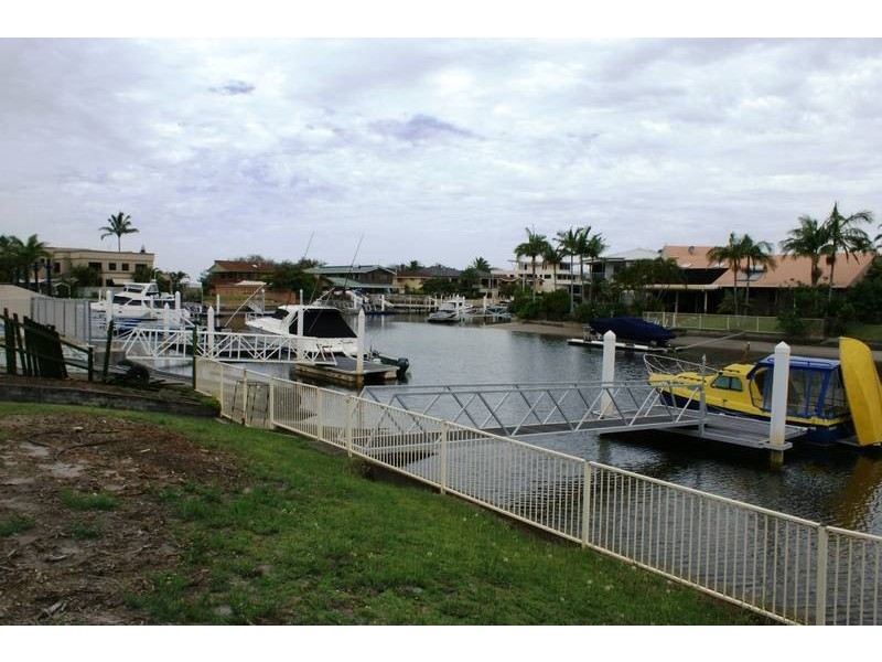 12 Runawaybay Ave, Runaway Bay QLD 4216
