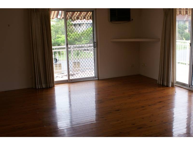 12 Runawaybay Ave, Runaway Bay QLD 4216