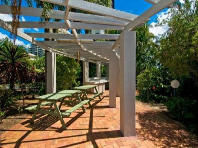 4/22 Montgomery Av, Main Beach QLD 4217