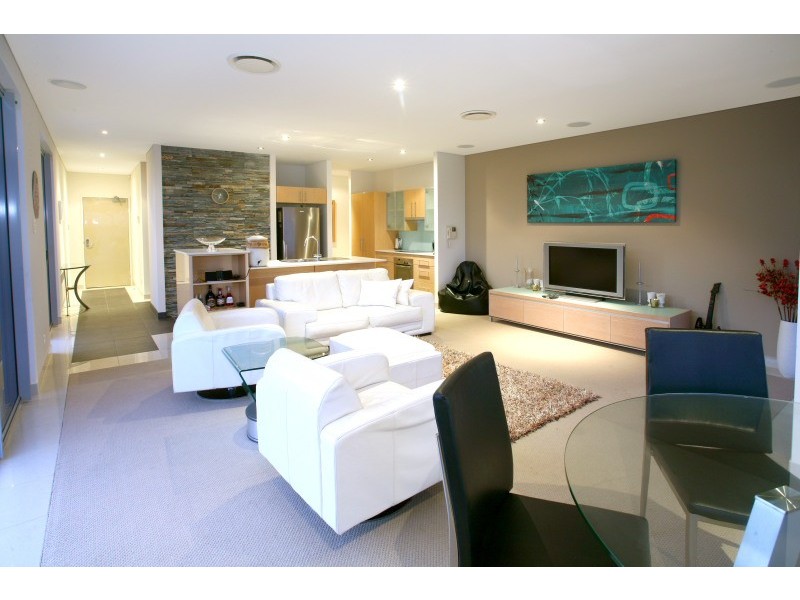 9/27 Madang Crescent, Runaway Bay QLD 4216