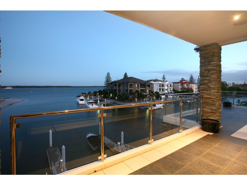 9/27 Madang Crescent, Runaway Bay QLD 4216