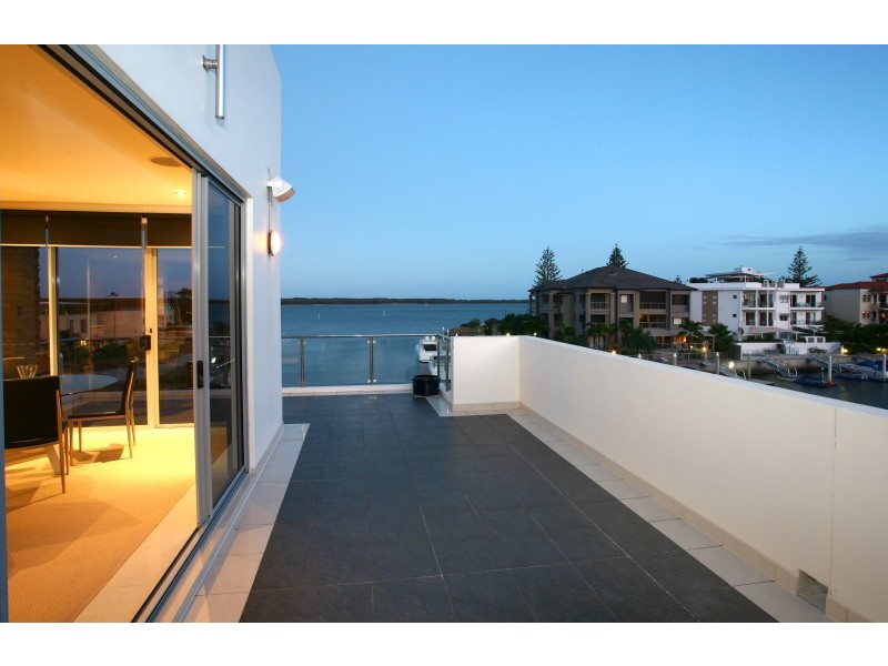 9/27 Madang Crescent, Runaway Bay QLD 4216