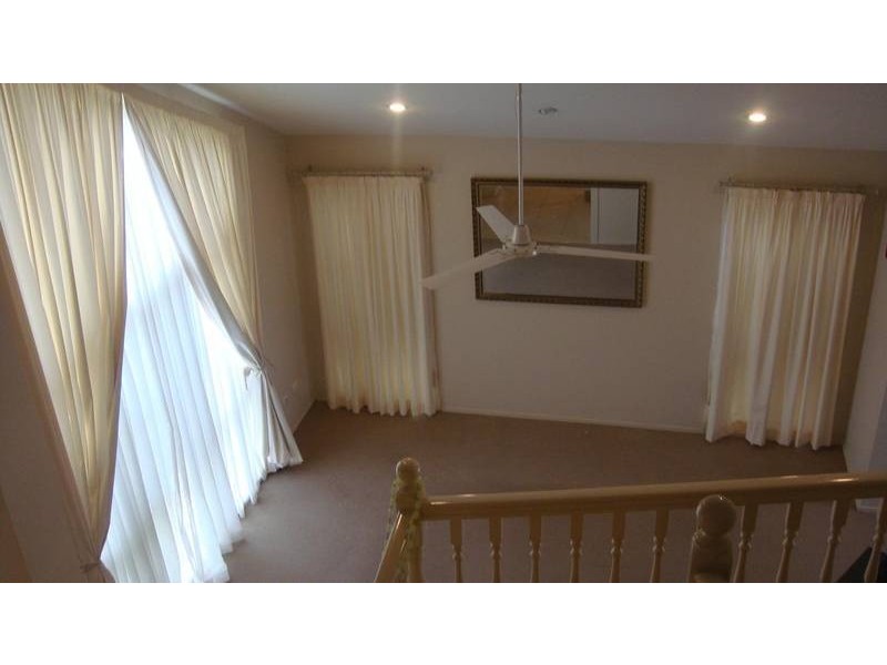 2 Redgum Place, Molendinar QLD 4214