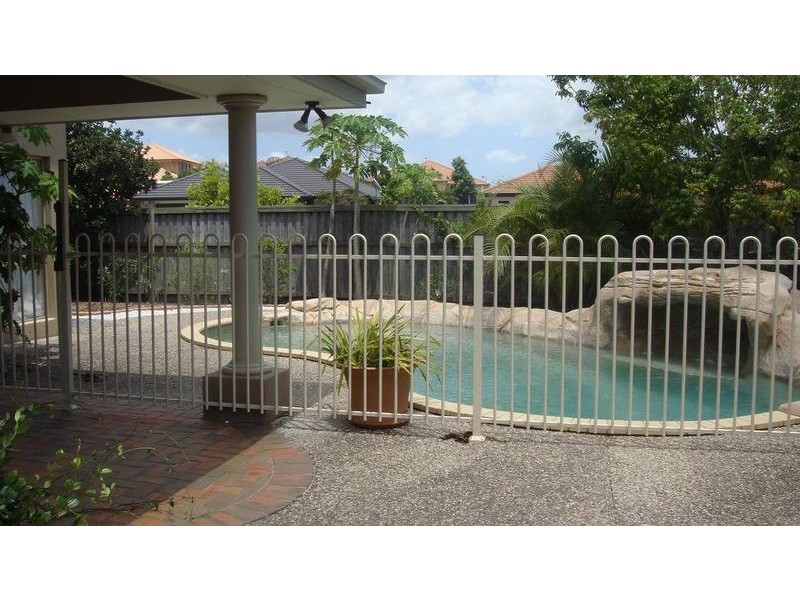 2 Redgum Place, Molendinar QLD 4214