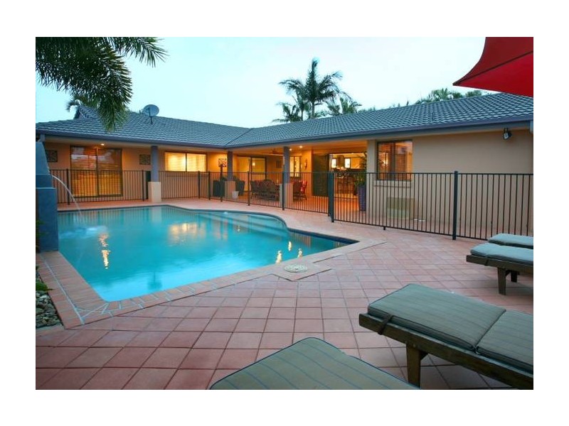 17 Karema Crescent, Runaway Bay QLD 4216