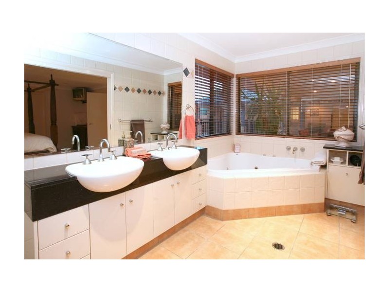 17 Karema Crescent, Runaway Bay QLD 4216