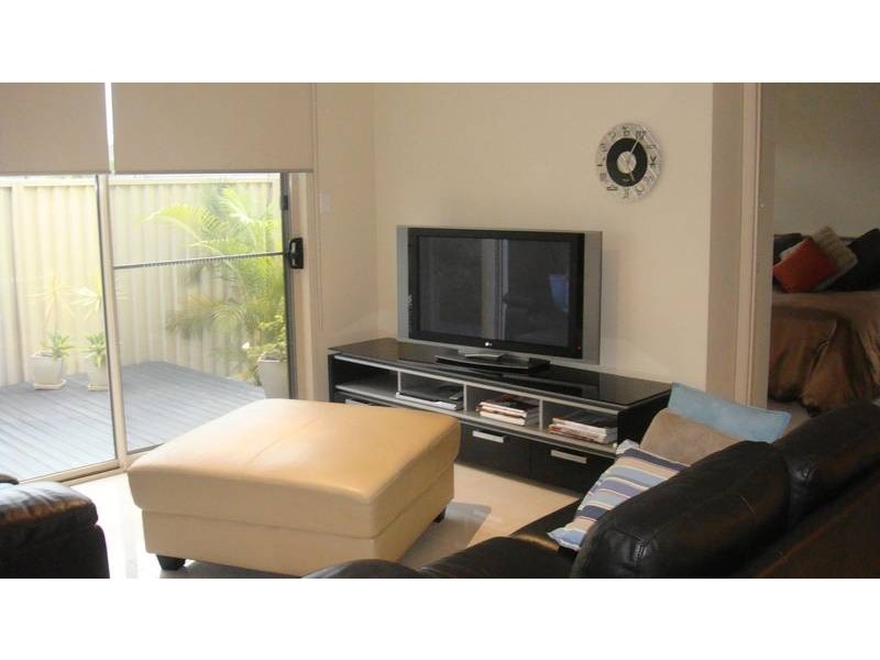 42 Highcrest Circuit, Molendinar QLD 4214