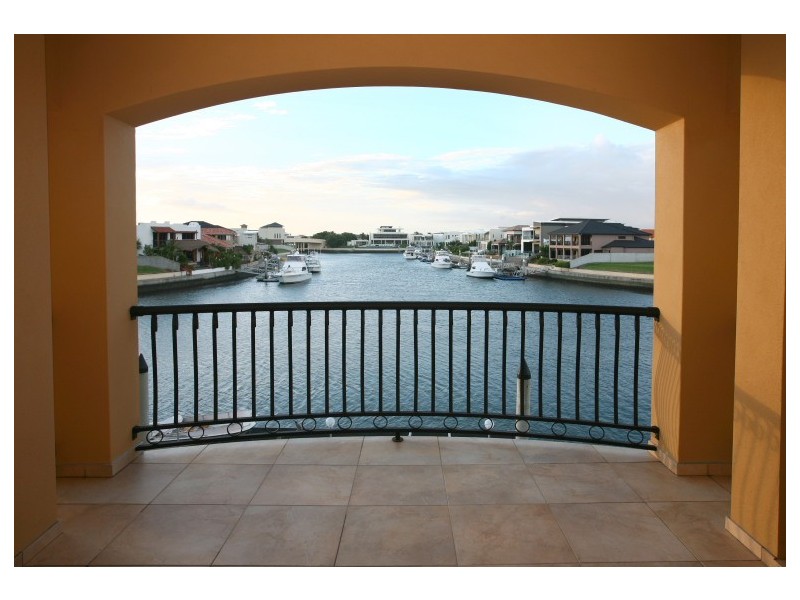 23 Regents Court, Sovereign Islands QLD 4216