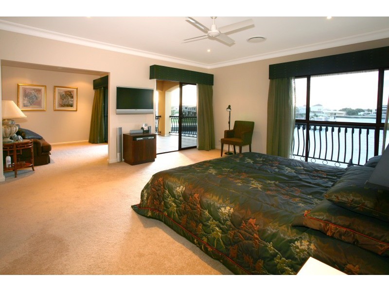 23 Regents Court, Sovereign Islands QLD 4216