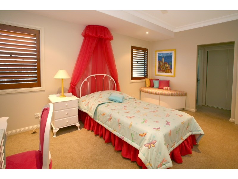 23 Regents Court, Sovereign Islands QLD 4216