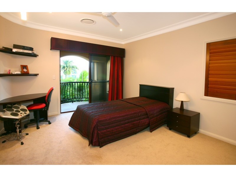 23 Regents Court, Sovereign Islands QLD 4216