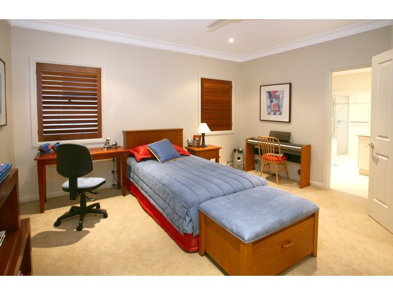 23 Regents Court, Sovereign Islands QLD 4216