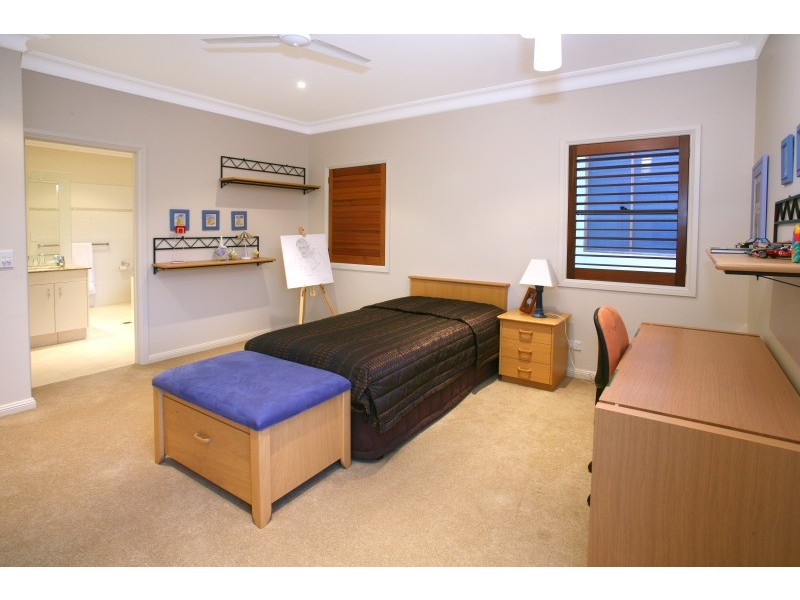 23 Regents Court, Sovereign Islands QLD 4216