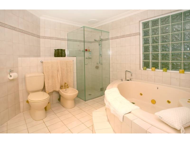 422 Oxley Drive, Runaway Bay QLD 4216