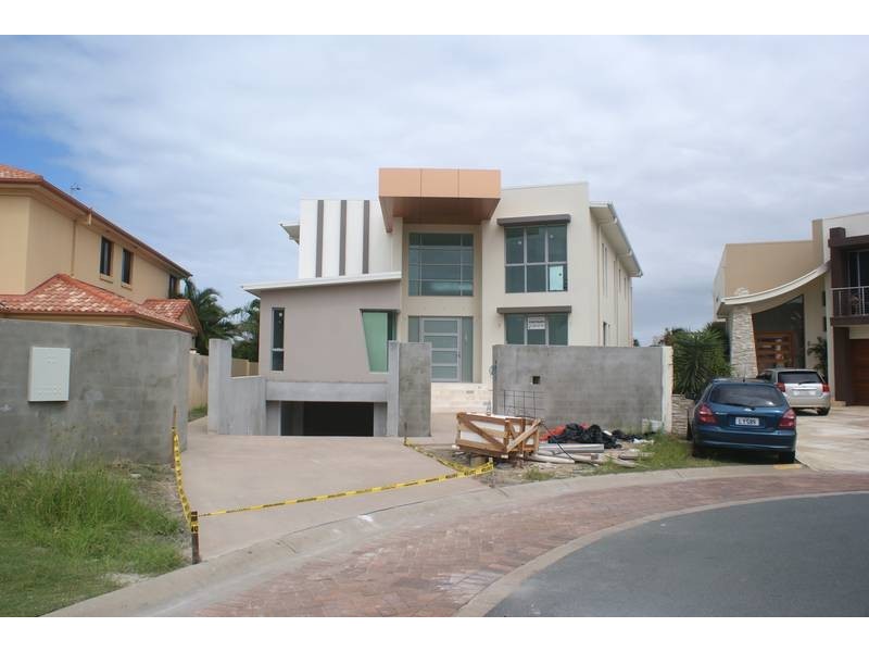 16 Regents Court, Sovereign Islands QLD 4216