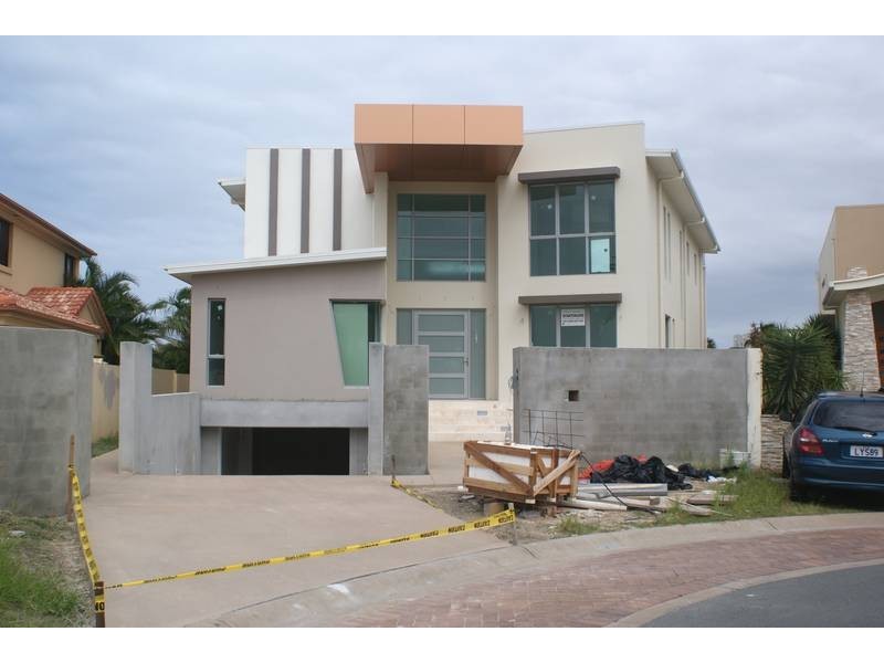 16 Regents Court, Sovereign Islands QLD 4216