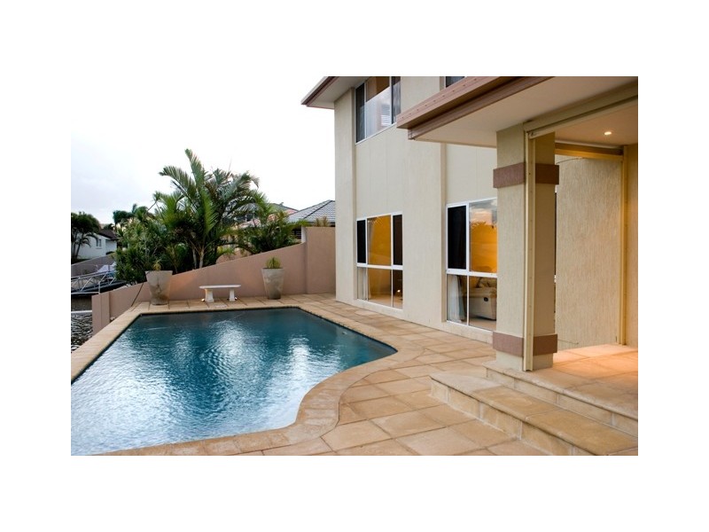 9 Folkstone Place, Runaway Bay QLD 4216