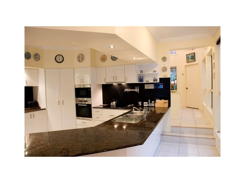 9 Folkstone Place, Runaway Bay QLD 4216
