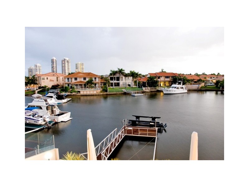 9 Folkstone Place, Runaway Bay QLD 4216