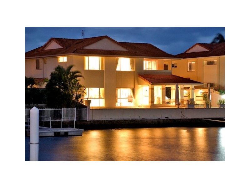 9 Folkstone Place, Runaway Bay QLD 4216