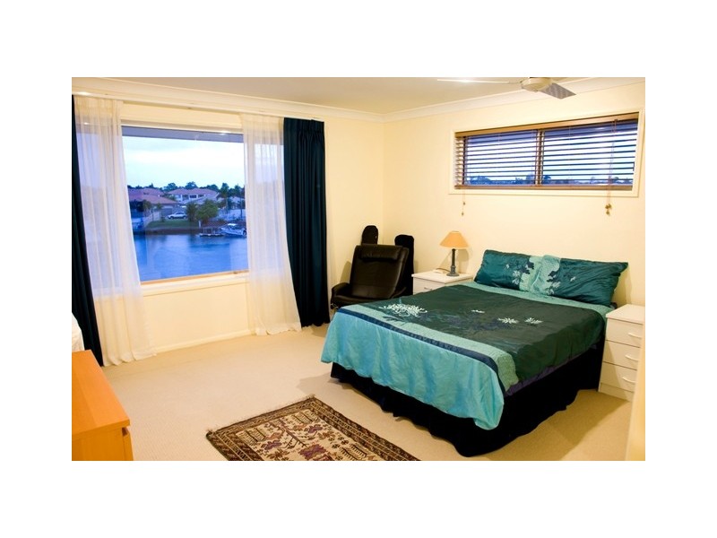 9 Folkstone Place, Runaway Bay QLD 4216