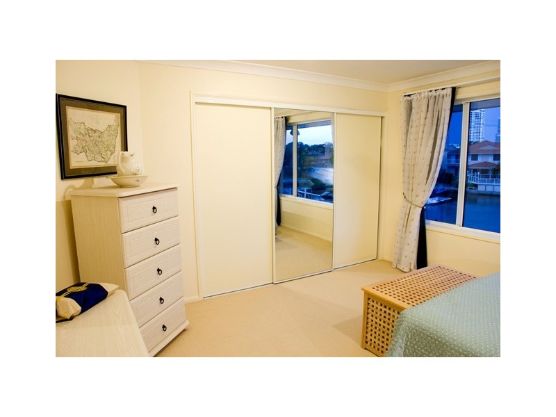 9 Folkstone Place, Runaway Bay QLD 4216