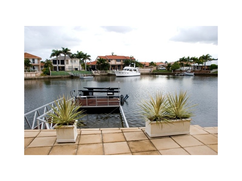 9 Folkstone Place, Runaway Bay QLD 4216