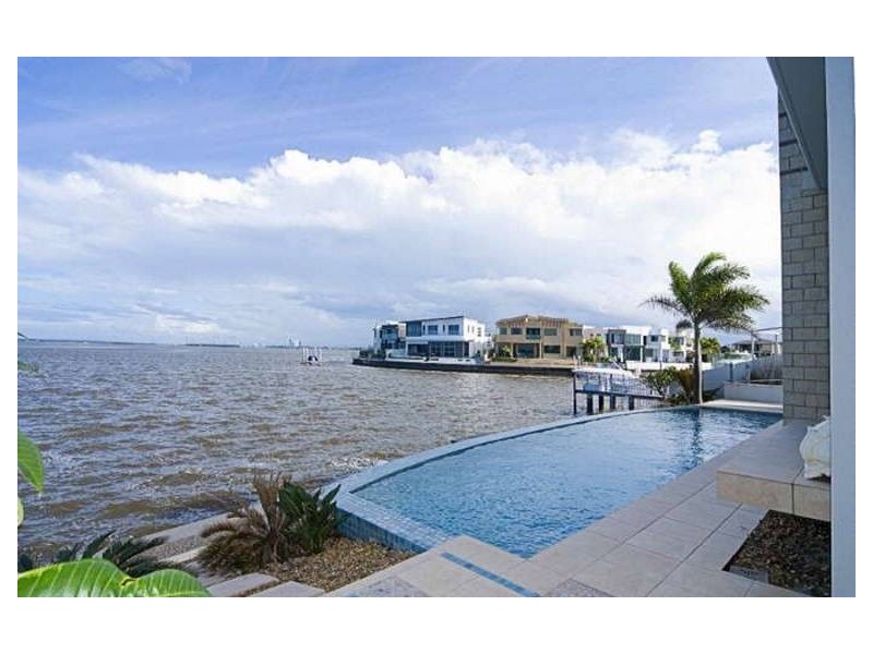 Sovereign Islands QLD 4216