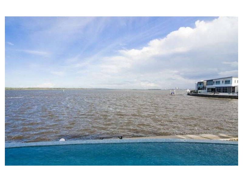 Sovereign Islands QLD 4216