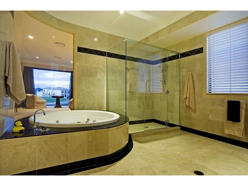 53 Royal Albert Crescent, Sovereign Islands QLD 4216