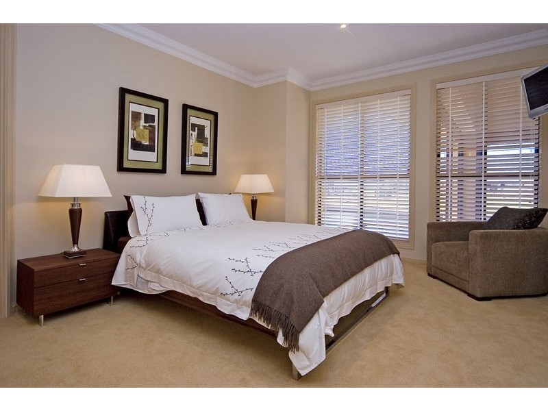 53 Royal Albert Crescent, Sovereign Islands QLD 4216