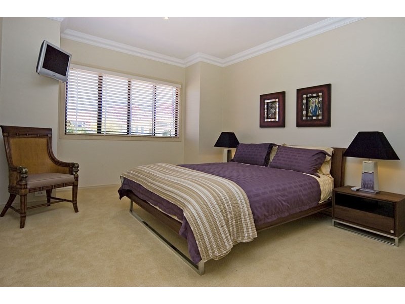 53 Royal Albert Crescent, Sovereign Islands QLD 4216