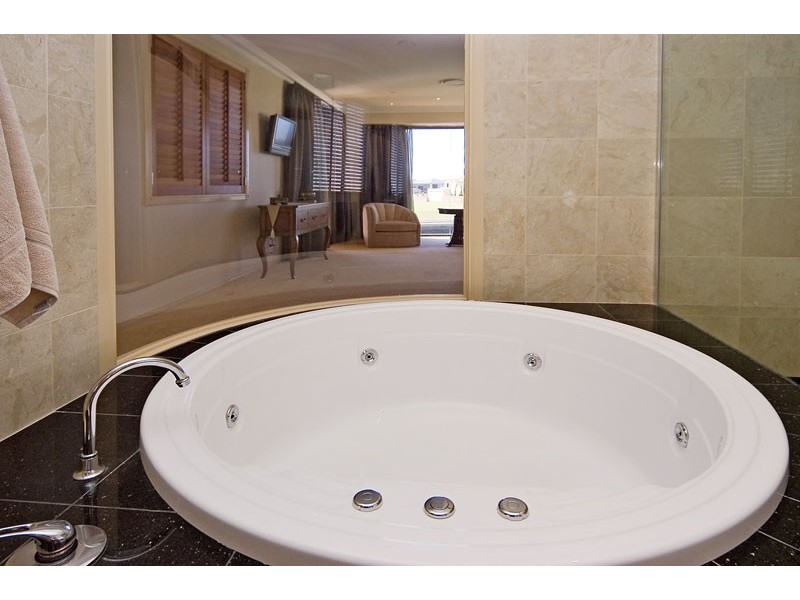 53 Royal Albert Crescent, Sovereign Islands QLD 4216