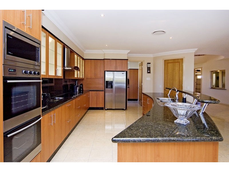 53 Royal Albert Crescent, Sovereign Islands QLD 4216
