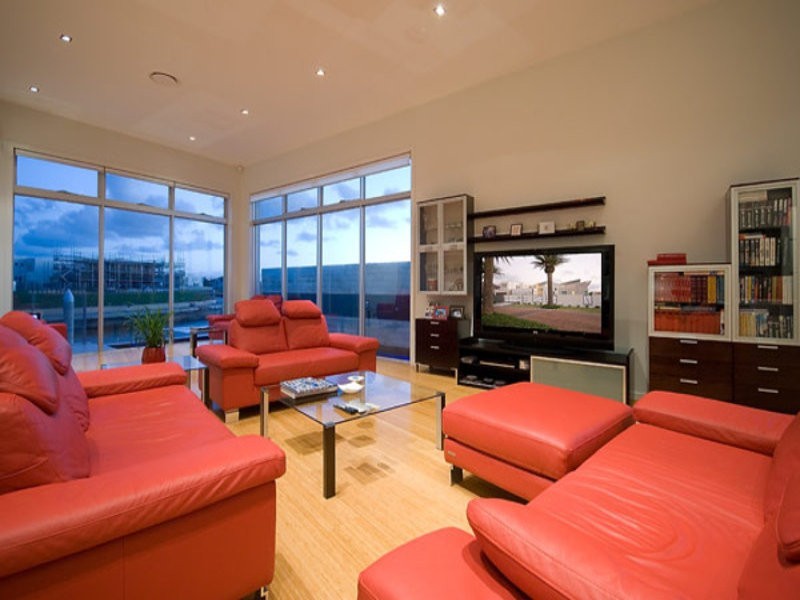 1 Royal Albert Crescent, Paradise Point QLD 4216