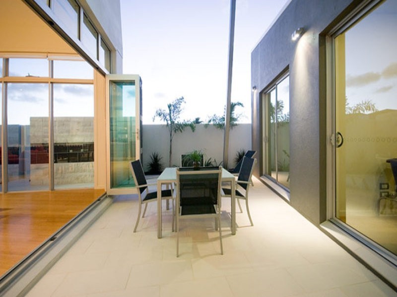 1 Royal Albert Crescent, Paradise Point QLD 4216
