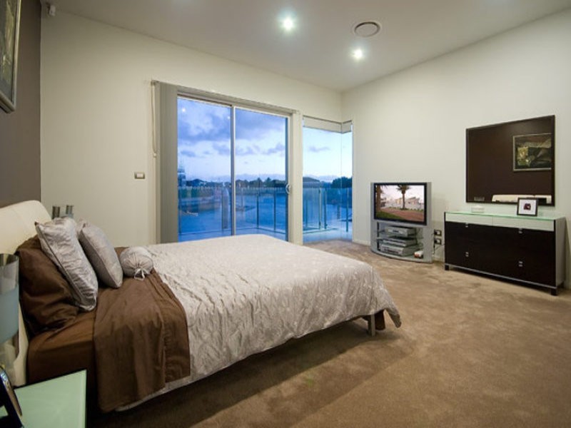 1 Royal Albert Crescent, Paradise Point QLD 4216