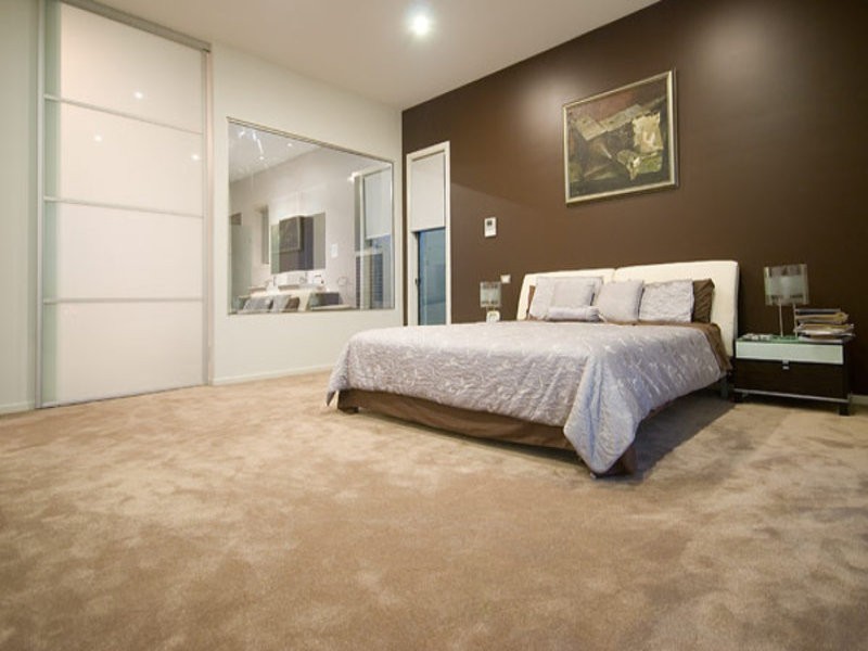 1 Royal Albert Crescent, Paradise Point QLD 4216