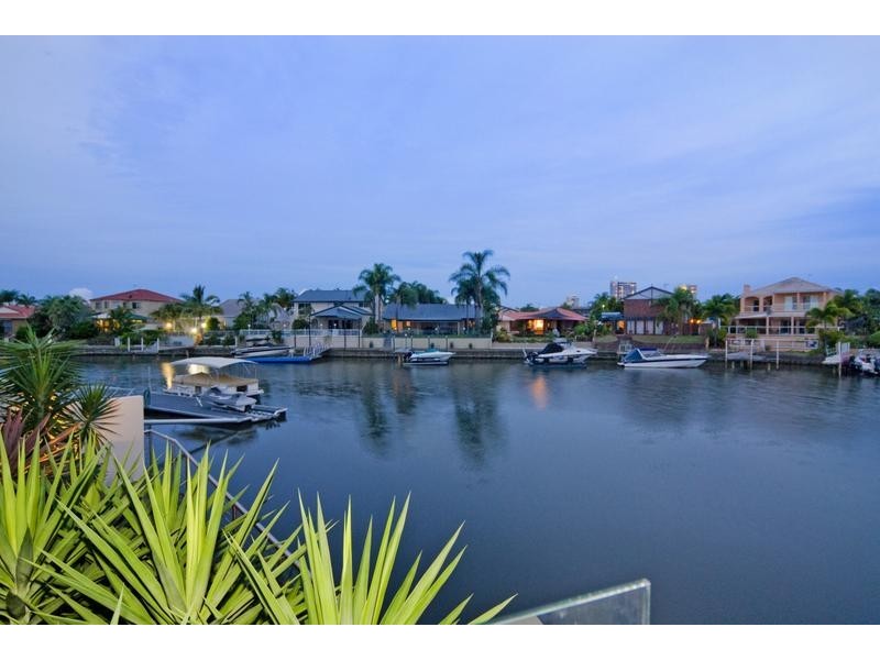 62 Midnight CT, Runaway Bay QLD 4216